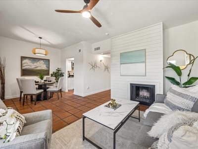 Living area at 3903 Seiders Ave Unit #202 - 1 bed 1 bath home