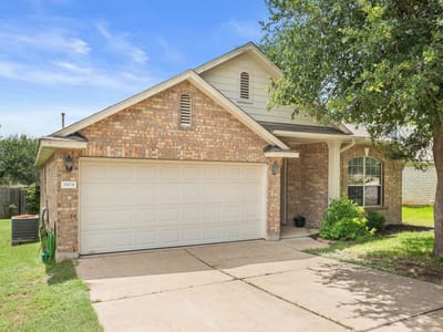Living area at 3904 Tapado Canyon Trl - 4 bed 2 bath home