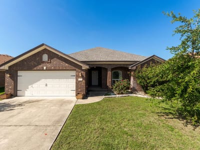 Living area at 3911 Salt Fork DR - 4 bed 2 bath home