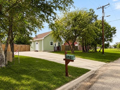 Living area at 395 Willow Ave - 1 bed 1 bath home