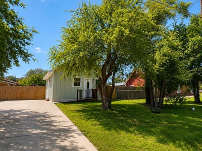 Primary bedroom at 395 Willow Ave - 1 bed 1 bath home
