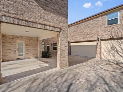 Living area at 3959 Lord Byron Cir - 4 bed 4 bath home