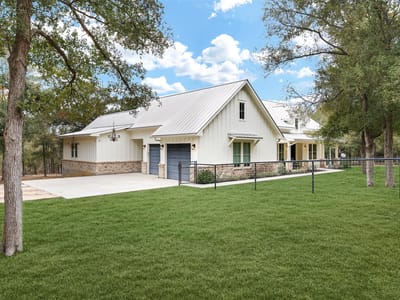 Living area at 3975  FM 3158 - 3 bed 3 bath home