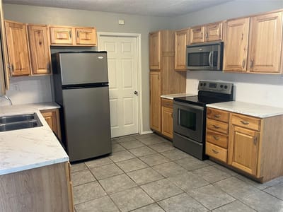 Bathroom at 4 Hollywood Dr - 2 bed 1 bath home