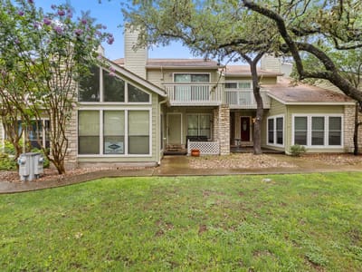 Living area at 40 Cypress PT - 3 bed 3 bath home