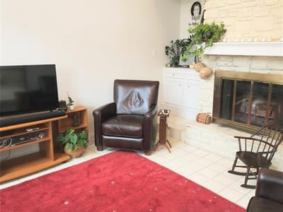 Living area at 40 Cypress Pt - 3 bed 3 bath home