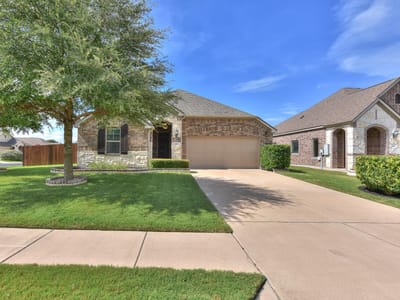 Living area at 400 Farm Creek DR - 3 bed 2 bath home