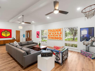 Living area at 400 Hackberry ST - 4 bed 4 bath home