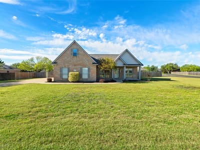 Living area at 400 Rio Grande Ave - 3 bed 2 bath home