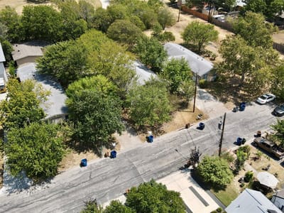 Property photo 4 at 400 Swanee DR - Silverton Heights, Austin, TX