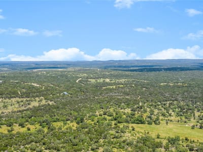 Living area at 400 Wolf TRL - Burnett Ranch Sec 5, Wimberley, TX