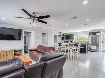 Living area at 4001 Barth RD - 3 bed 2 bath home