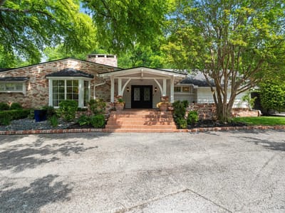 Living area at 4005/4007 El Capitan Dr - 7 bed 5 bath home
