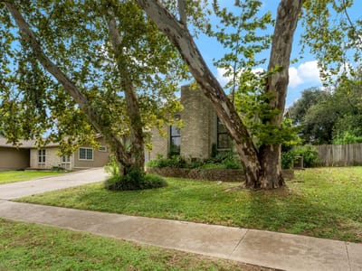 Photo 4 of 40 at 4009 Hillside DR - 3 bed 2 bath home