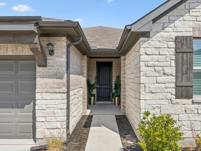 Photo 3 of 40 at 4009 Milano River RD - 4 bed 3 bath home