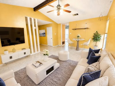 Property photo 2 at 4009 Stonebridge DR Unit #B - 2 bed 1 bath home