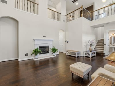 Living area at 401 Bellagio DR - 4 bed 3 bath home