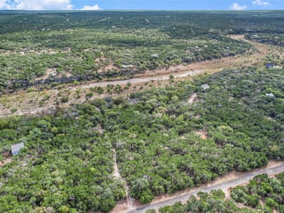 Living area at 401 DAYS END Rd - Burnett Ranch Sec 3, Wimberley, TX