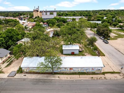 Living area at 401 E 6th St - Old Town, Lampasas, TX