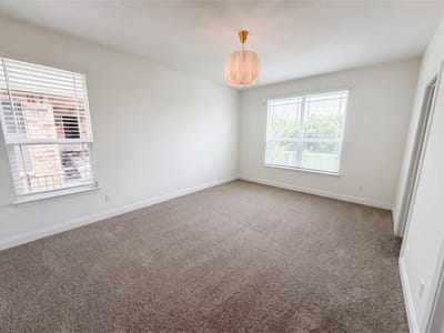 Photo 4 of 19 at 401 Fort William ST Unit #33 - 3 bed 2 bath home