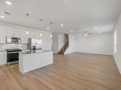 Property photo 4 at 401 Mildred PR - 4 bed 2 bath home