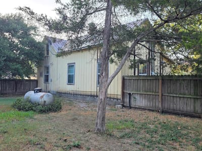 Photo 4 - 401 N Pecan ST Photo 4 of 19 at 401 N Pecan ST - 2 bed 1 bath home