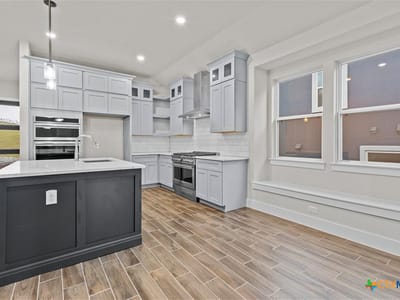 Property photo 3 at 401 Stellar Wind DR - 3 bed 2 bath home