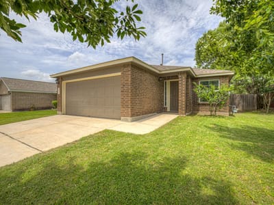 Property photo 2 at 401 Summerside Ave - 3 bed 2 bath home
