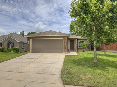 Property photo 3 at 401 Summerside Ave - 3 bed 2 bath home