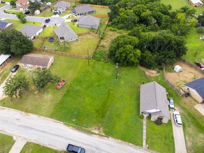 Living area at 401 W Kleb St - Spring Meadow, Caldwell, TX