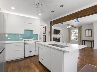 Property photo 4 at 401 W Live Oak ST - 5 bed 4 bath home
