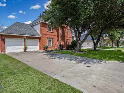 Living area at 402 Autumn TRL - 3 bed 2 bath home