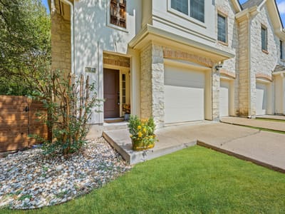 Photo 3 of 33 at 402 E 32nd ST Unit #1A - 3 bed 2 bath home