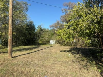 Photo 5 of 6 at 402 E Liberty Ave - Round Rock, Round Rock, TX