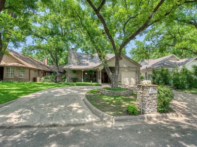 Primary bedroom at 402 Meadowlakes Dr - 4 bed 3 bath home
