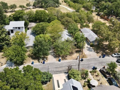 Property photo 3 at 402 Swanee DR - Silverton Heights, Austin, TX