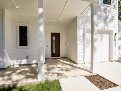 Property photo 2 at 402 Zennia ST - 4 bed 2 bath home