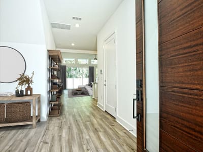 Property photo 3 at 402 Zennia ST - 4 bed 2 bath home