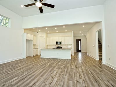 Property photo 4 at 402 Zennia ST - 4 bed 2 bath home