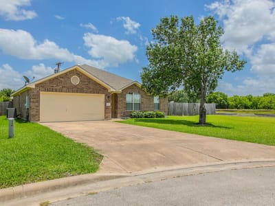 Living area at 4021 Kerley CT - 3 bed 2 bath home