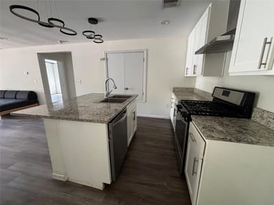 Primary bedroom at 403 Delmar Ave - 3 bed 2 bath home