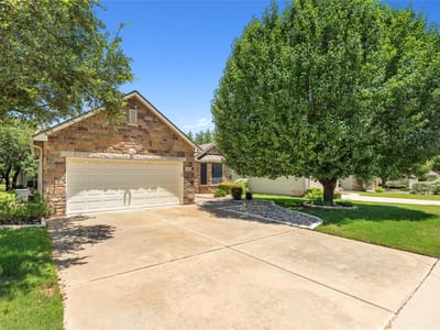 Living area at 403 Dove Hollow TRL - 3 bed 2 bath home