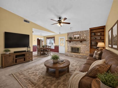 Property photo 4 at 404 E Central DR - 3 bed 2 bath home
