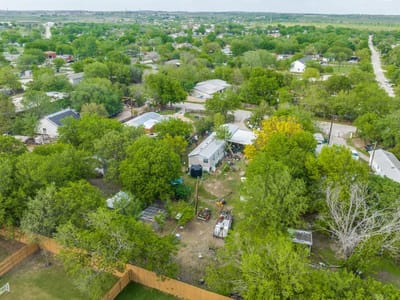 Kitchen at 404 Quail RUN - Rolling Hills Sec 2, Buda, TX