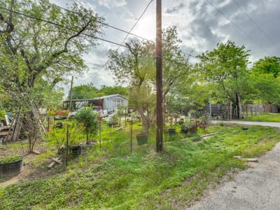 Primary bedroom at 404 Quail RUN - Rolling Hills Sec 2, Buda, TX