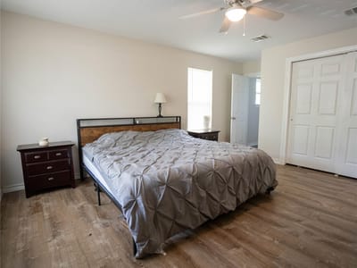 Primary bedroom at 404 Rivers St - 2 bed 2 bath home