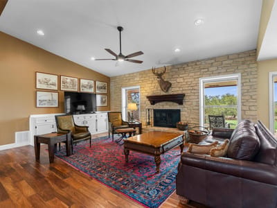 Living area at 404 Skyline Rd - 3 bed 2 bath home