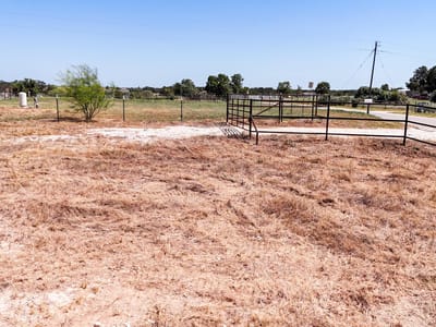 Property photo 3 at 4049 Old Colony Line RD - Spanish Oak Acres Phase 2, Dale, TX