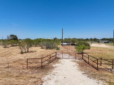 Property photo 4 at 4049 Old Colony Line RD - Spanish Oak Acres Phase 2, Dale, TX