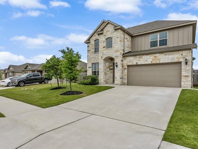Living area at 406 Bluejack WAY - 4 bed 2 bath home